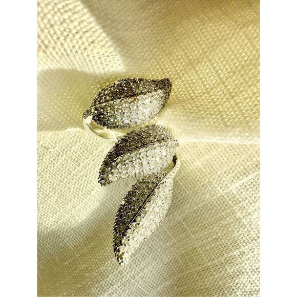 Cubic zirconia leaf ring - adjustable - Picture 2 of 4